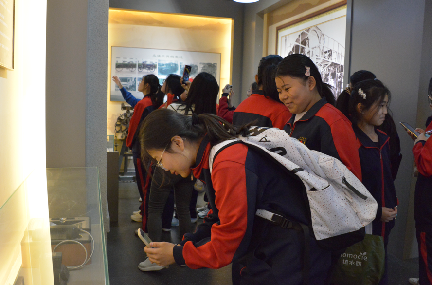 2024年3月31日雪宫中学师生到沙巴电竞博物馆开展社会实践活动